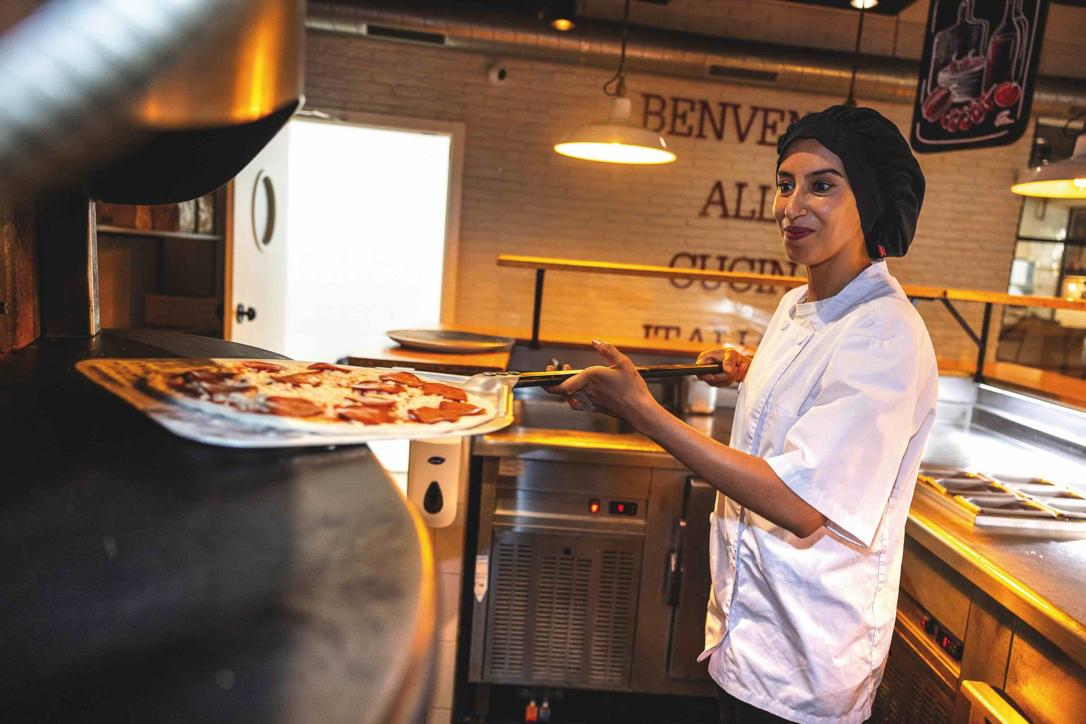 Atika ha encontrado trabajo de cocinera en Toledo gracias a Incorpora.