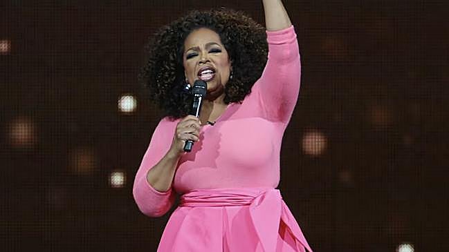 Imagen antes - La presentadora Oprah Winfrey predicó durante años las virtudes de Weight Watchers, la empresa que inventó el concepto moderno de hacer dieta en grupo. Ella perdió muchos kilos con el método y compró el 10 por ciento de la compañía en 2015. Pero en 2024 confesó que llevaba tiempo usando Ozempic. Unos meses después, Weight Watchers se declaró en quiebra.