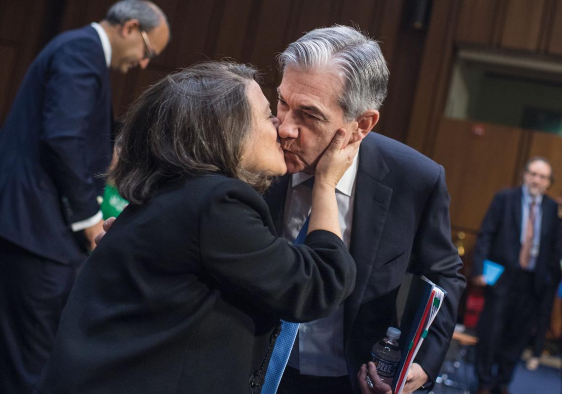 Powell y Elissa Leonard, productora y guionista licenciada en Harvard y líder comunitaria, se casaron en 1985. Ella era compañera de piso de una de sus hermanas. Tienen tres hijos: Samuel Sam, Lucy y Susie.