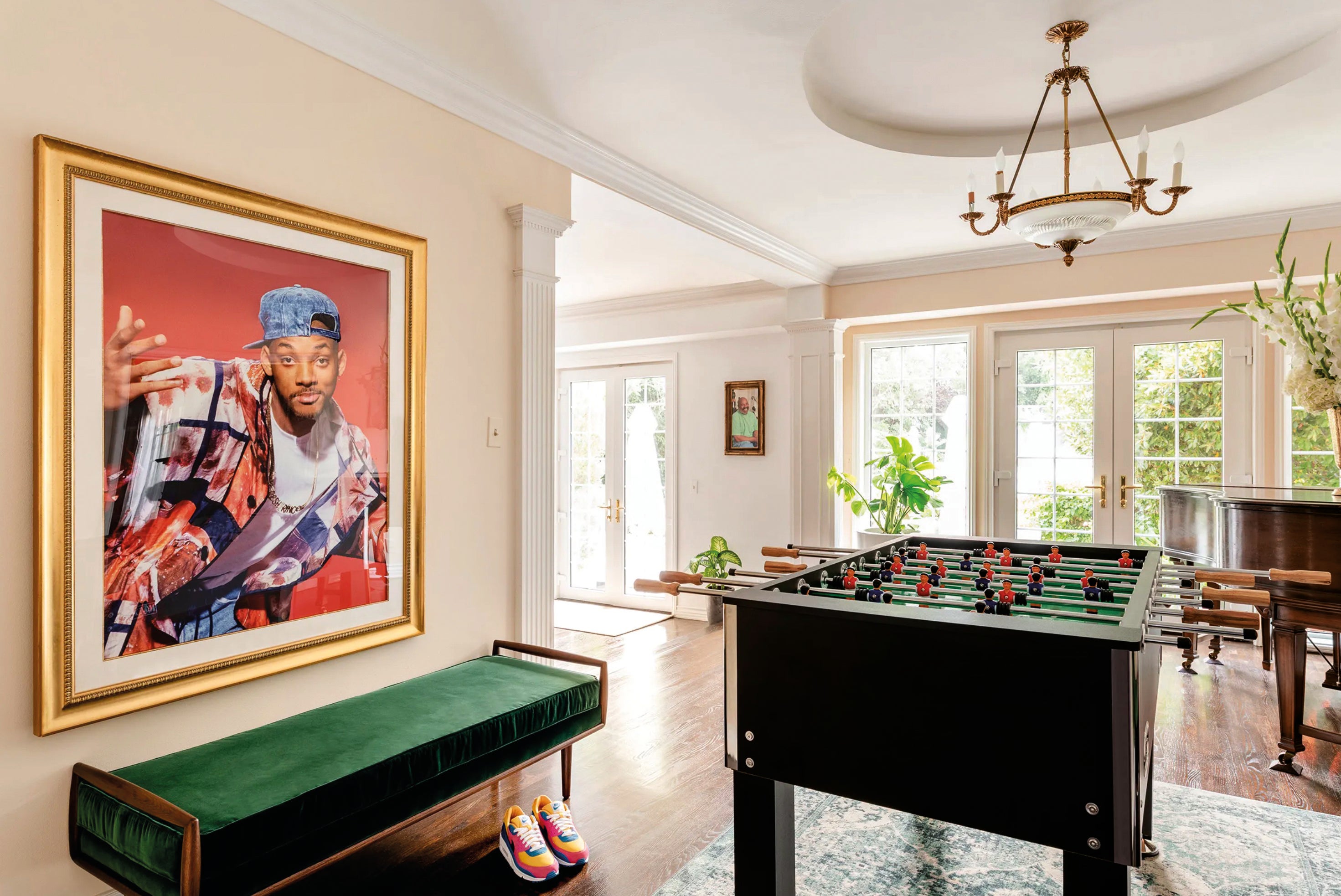 Em 2020, por ocasião do trigésimo aniversário do programa, o Airbnb permitiu que alguns fãs pernoitassem na casa de Will Smith, decorada para a ocasião e equipada com mesa de pebolim.