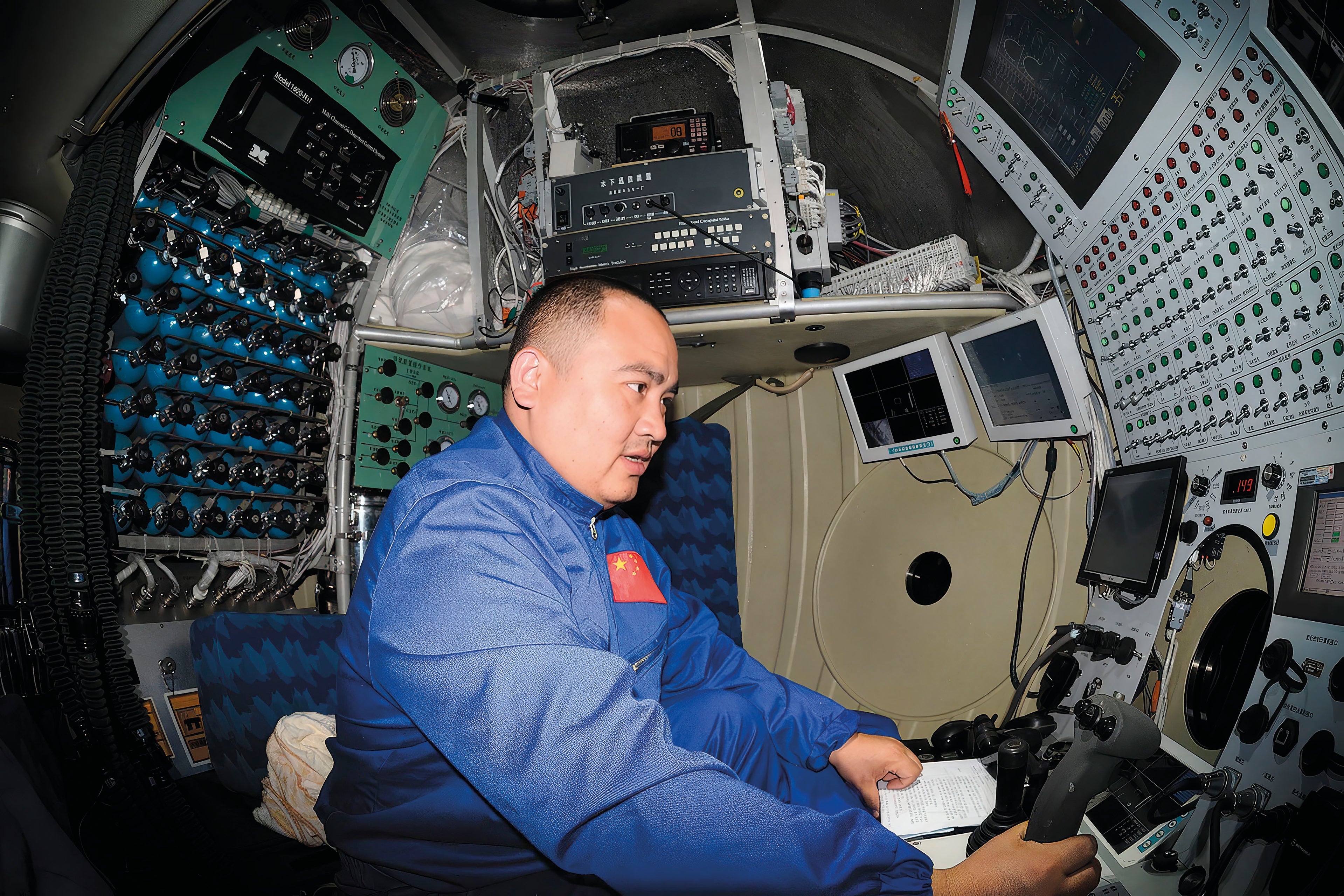 Ye Cong es el diseñador del Jiaolong. Con tan solo 24 años, es el artífice de uno de los grandes hitos de la ingeniería china. Se inspiró en la forma del Titanic y Rusia lo ensambló.