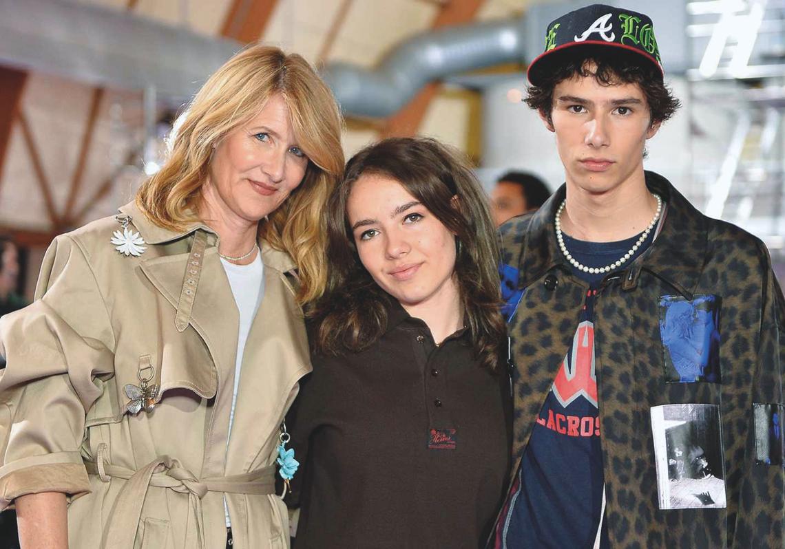 Dern con sus hijos.