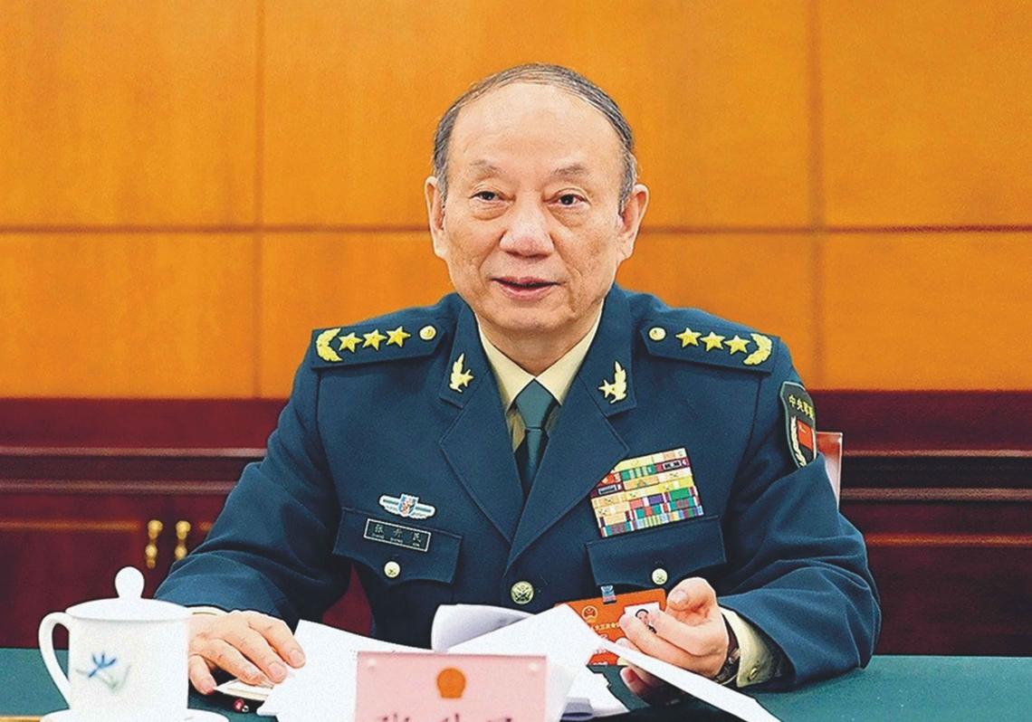 Zhang Shengmin, de 67 años, dirige el órgano anticorrupción del Ejército chino. Ascendido a vicepresidente de la Comisión Militar Central en 2025, se ha convertido en el ejecutor de la purga y el último hombre en pie.