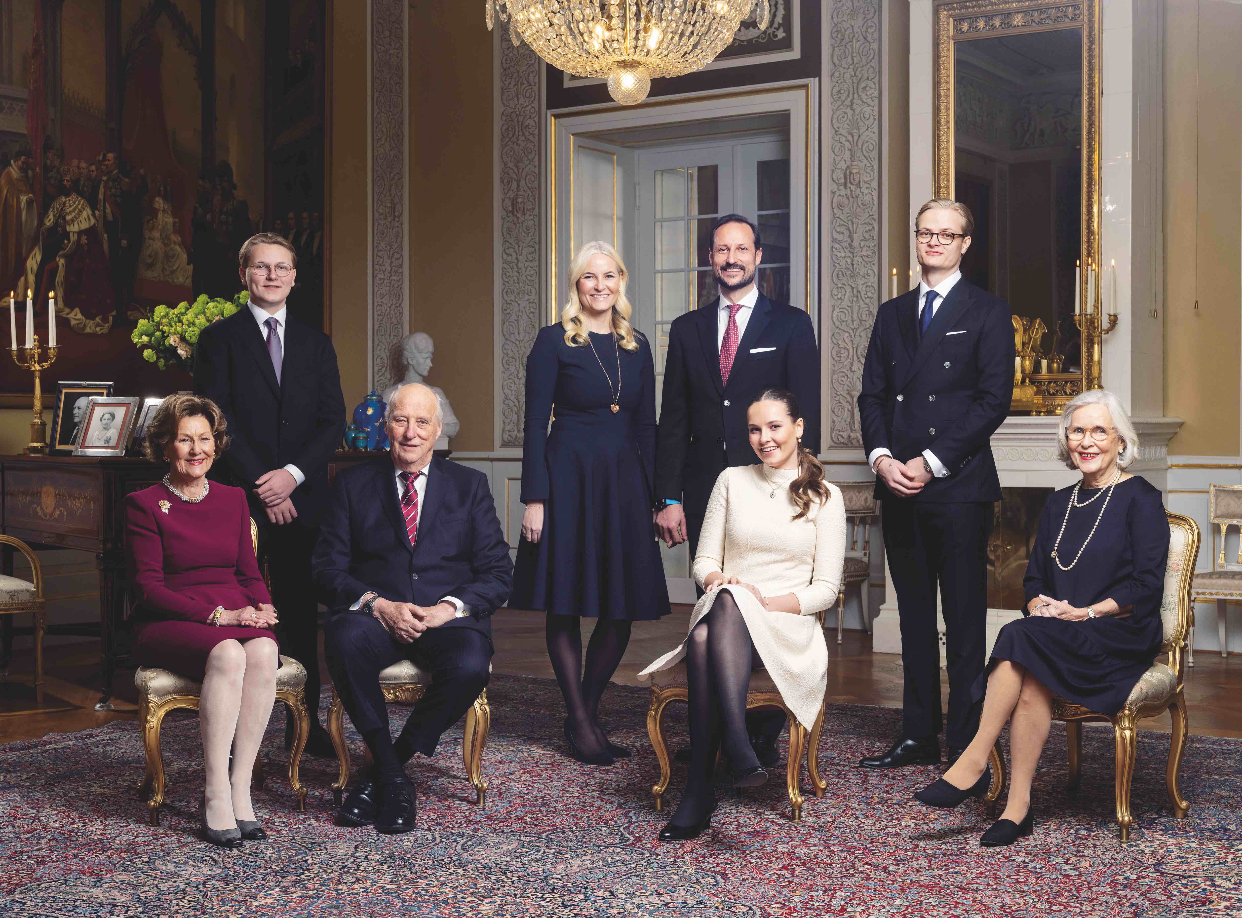 El apoyo a la monarquía en Noruega se ha reducido. En 2017, el81 por ciento se pronunciaba a favor de la Casa Real; este año, el apoyo ha bajado al 61 por ciento. La mitad del país cree que Mette-Marit no debería ser reina. La heredera sería su hija, la princesa Ingrid Alexandra, de 20 años. En la imagen, la familia real.