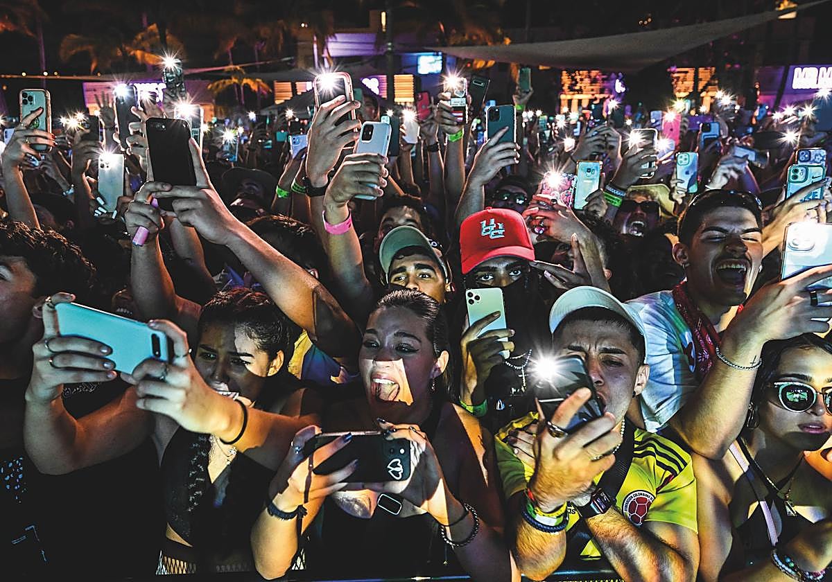 El miedo a convertirse en protagonista de un vídeo viral vacía las pistas de baile (se busca 'antídoto')