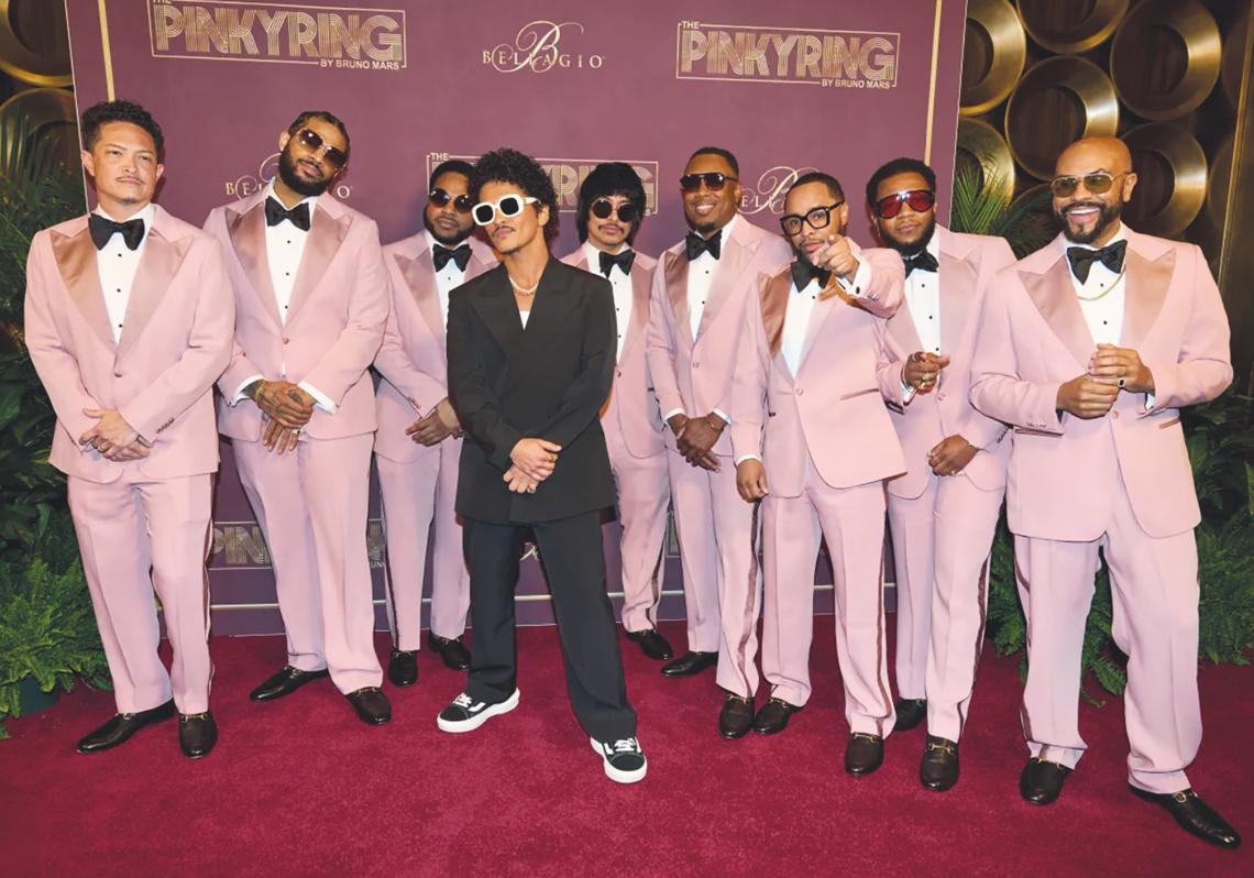 El cantante hawaiano es uno de los más críticos con el uso indiscriminado de los móviles. En su club de Las Vegas, Pinkyring, ha prohibido su uso.