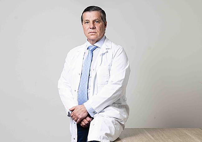 Jefe de sección de Cirugía Ortopédica y Traumatología. 62 años.