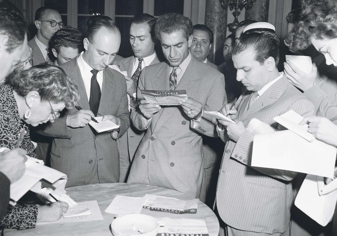 El 22 de agosto de 1953, Reza Pahlaví lee en Roma un telegrama en el que se le garantiza que es seguro que regrese a Irán. El golpe ha triunfado. Será sha.