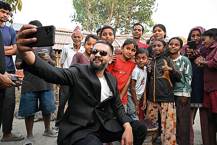 Un rapero de 35 años va a gobernar Nepal. ¿Qué está pasando en el país de los lamas?