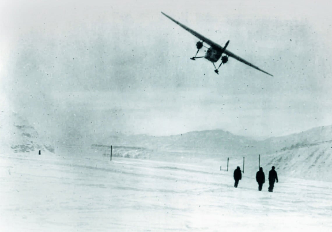 El momento del despespegue de Byrd y Bennett en la isla noruega Spitsbergen.