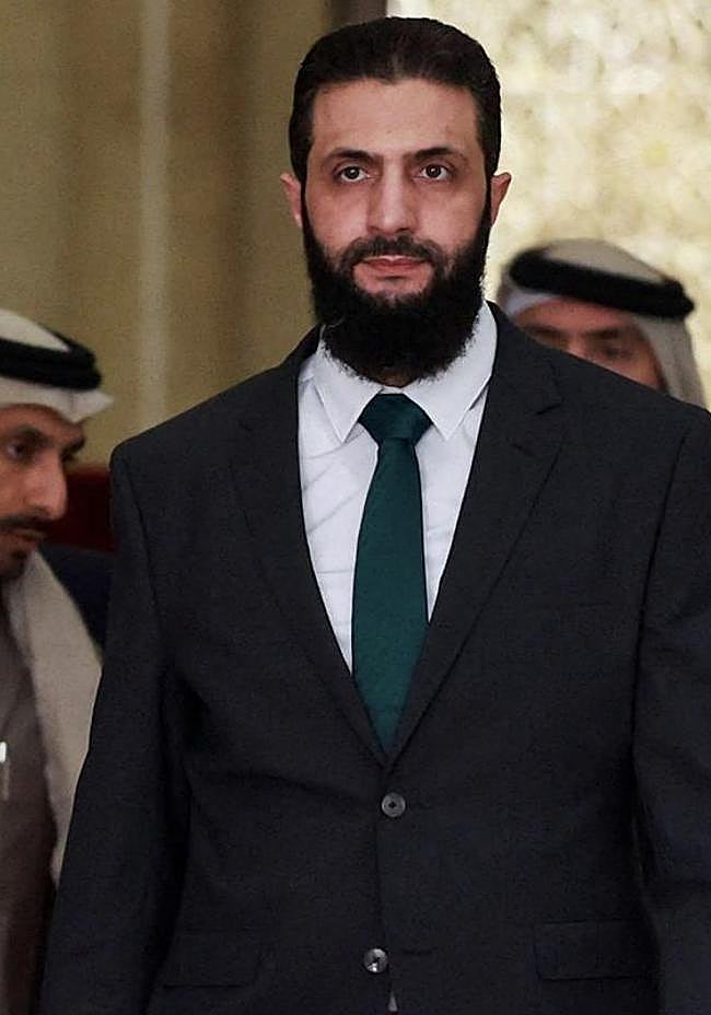 El actual presidente de Siria, Ahmed al-Sharaa, formó parte de grupos terroristas yihadistas, y Estados Unidos llegó a ofrecer diez millones de dólares por su cabeza. El año pasado fue recibido en la Casa Blanca por Trump.