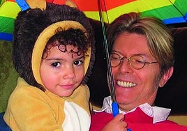 Bulimia, autolesiones, drogas... El precio de ser la hija de David Bowie e Iman