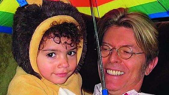 Bulimia, autolesiones, drogas... El precio de ser la hija de David Bowie e Iman