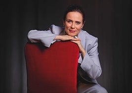 Aitana Sánchez-Gijón: «Hoy las mujeres empujamos fuerte, pero, como sociedad, volvemos a las cavernas»