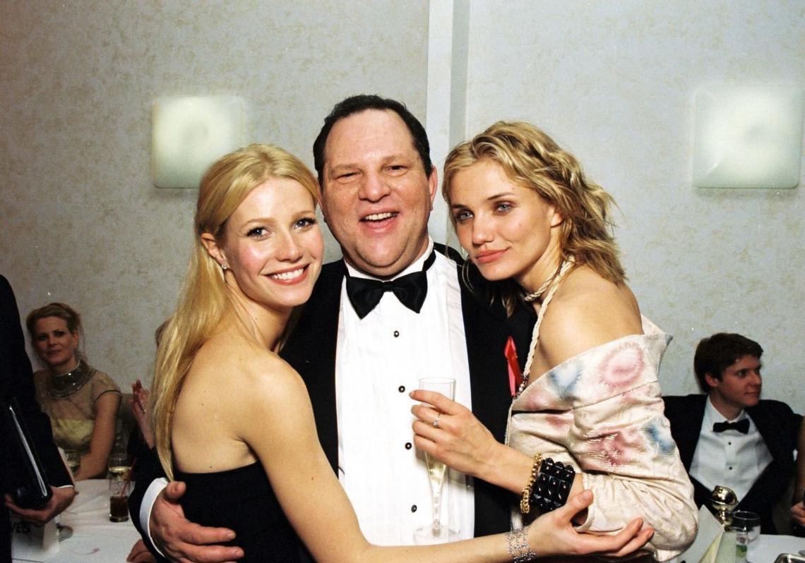 Junto a las actrices Cameron Diaz y Gwyneth Paltrow en una fiesta de los Globos de Oro en los años 90, cuando el productor de Miramax parecía intocable.