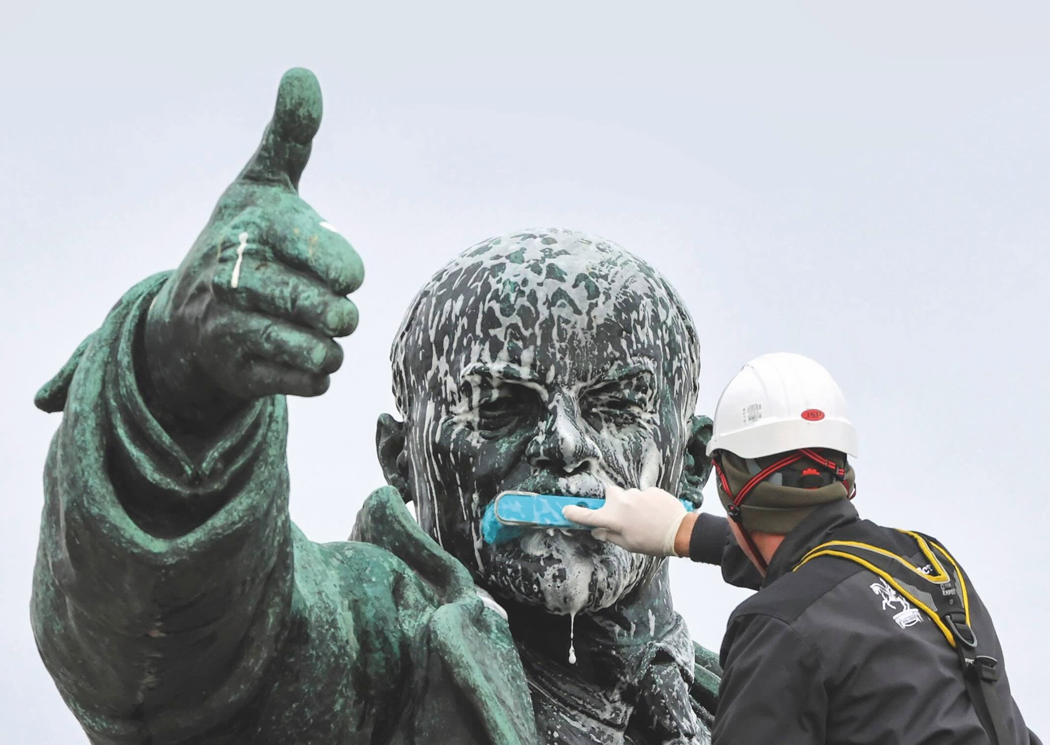 Frente a la Estación de Finlandia de San Petersburgo se conserva esta icónica estatua de Lenin de 1926 que recuerda el discurso que desencadenó la revolución.