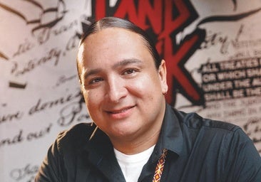 Nick Tilsen, líder indígena: «Los nativos americanos le vamos a plantar cara a Trump»