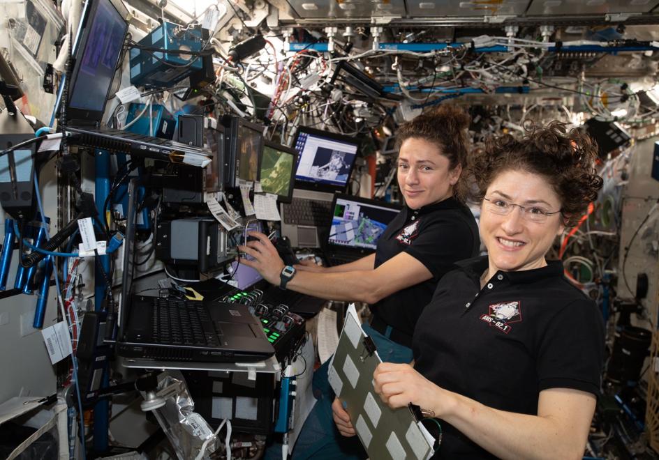 Koch pasó 328 días en la Estación Espacial Internacional.