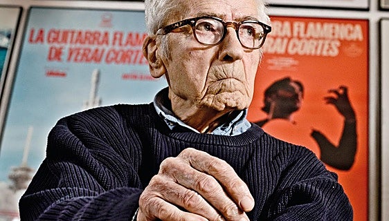 Cruz Novillo, el hombre que diseñó España: así creó los logos y emblemas que marcaron la Transición