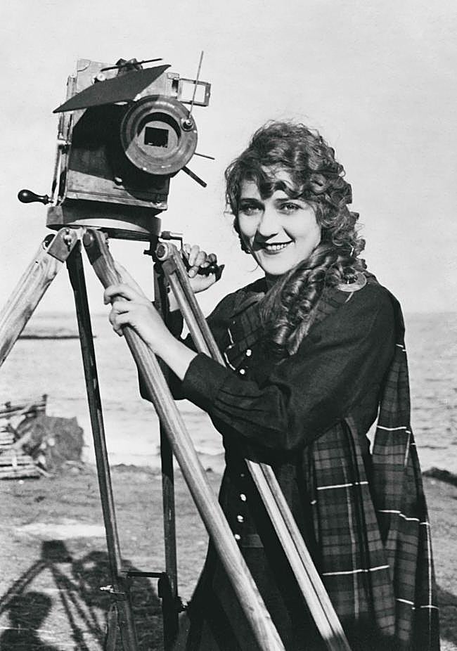 La estrella de cine mudo rodó más de 200 películas entre 1909 y 1933, pero no logró hacer la transición al sonoro por culpa de una cirugía con trágicos resultados de parálisis facial.