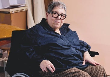 Ángela de la Cruz: «He sobrevivido gracias a mi sentido del humor»