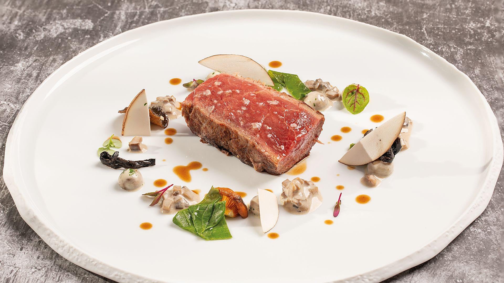 Blanqueta de cerdo y 'champis' cremosos