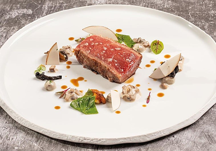 Blanqueta de cerdo y 'champis' cremosos