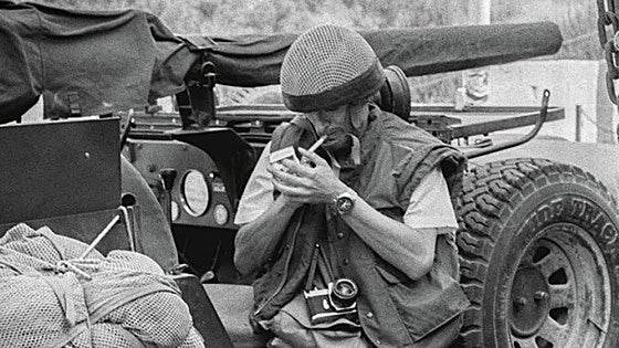 Arturo Pérez-Reverte, memoria gráfica: sus fotos de guerra comentadas por él mismo