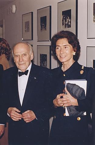 Paloma O'Shea con el violinista y director Yehudi Menuhin, colaborador también de la Escuela desde sus inicios..
