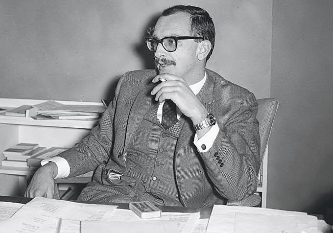 Giangiacomo Feltrinelli recibió presiones del Partido Comunista para no publicar la novela, que salió en 1957 en italiano.