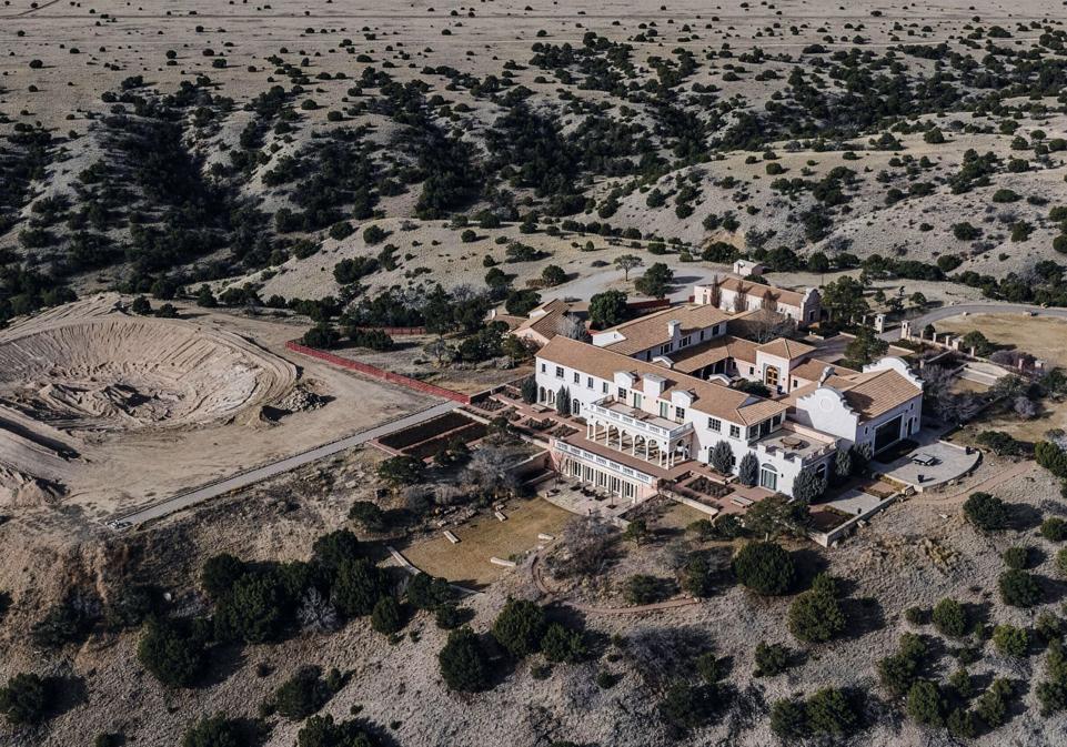 Aparte de estar 'en medio de la nada', Zorro Ranch contaba con seguridad armada y sistemas de alerta de movimiento.