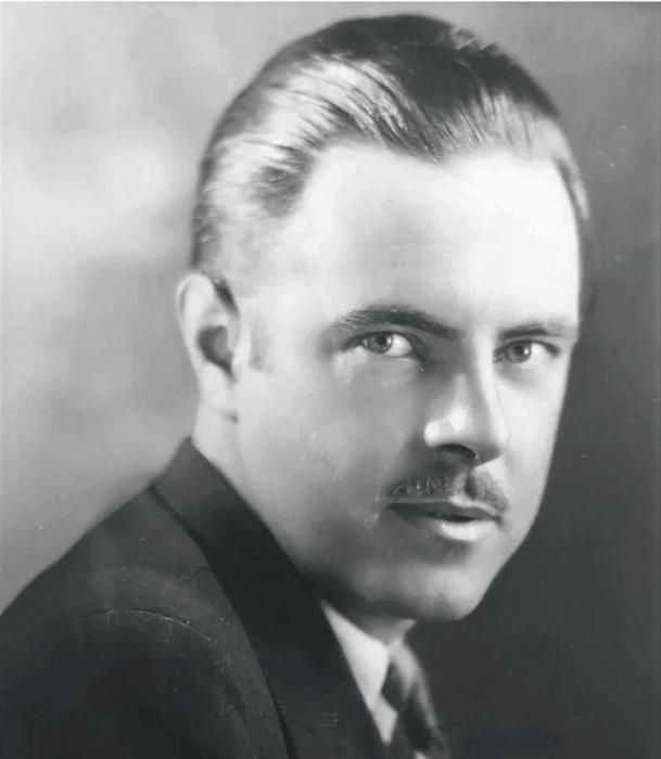 En el apartamento de Gladys, la madre de Marilyn, había una foto del que resultó ser su padre biológico: Charles Stanley Gifford, un compañero de trabajo con quien Gladys tuvo una aventura efímera. A la niña le recordaba a Clark Gable. Siempre fantaseó con Gifford y cuando trató de conocerlo, ya convertida en Marilyn Monroe, él la rechazó. A todos sus maridos, Marilyn los llamó 'daddy'.