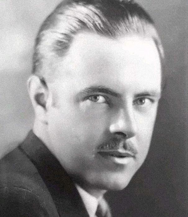 En el apartamento de Gladys, la madre de Marilyn, había una foto del que resultó ser su padre biológico: Charles Stanley Gifford, un compañero de trabajo con quien Gladys tuvo una aventura efímera. A la niña le recordaba a Clark Gable. Siempre fantaseó con Gifford y cuando trató de conocerlo, ya convertida en Marilyn Monroe, él la rechazó. A todos sus maridos, Marilyn los llamó 'daddy'.