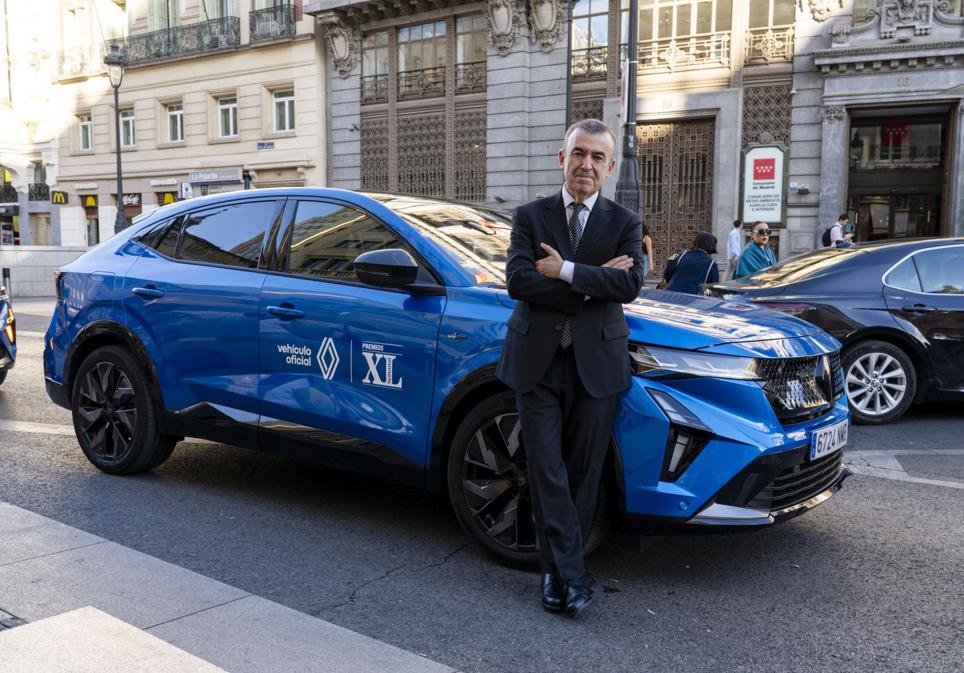Lorenzo Silva a su llegada al evento.