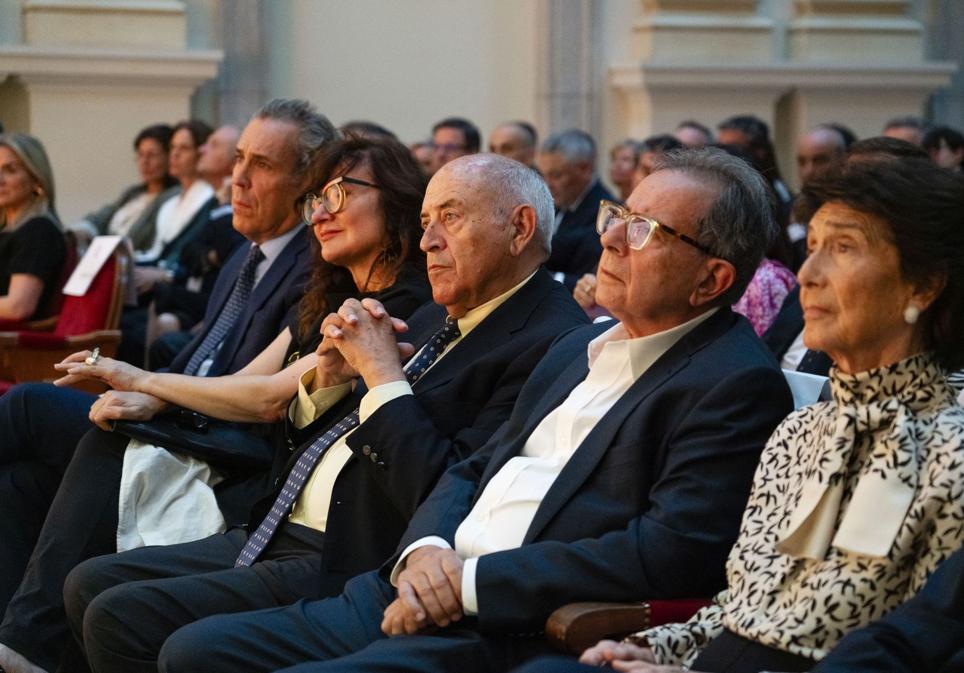 Manuel Mirat y los galardonados de la IV edición de los Premios XLSemanal durante la ceremonia de entrega.