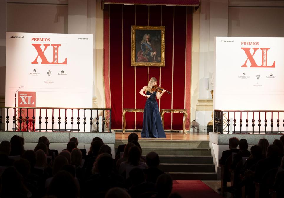 La violinista Marta Gallego Jovanovic, alumna de la Escuela Superior de Música Reina Sofía, interpretó un adagio de Bach.
