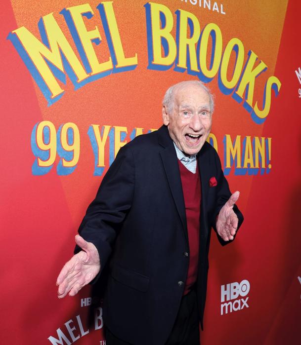 A punto de cumplir los 100, se prodiga poco en público. Su última aparición fue para pre-sentar 'Mel Brooks: the 99 year old man!', el documental que Judd Apatow le dedicó hace un año.