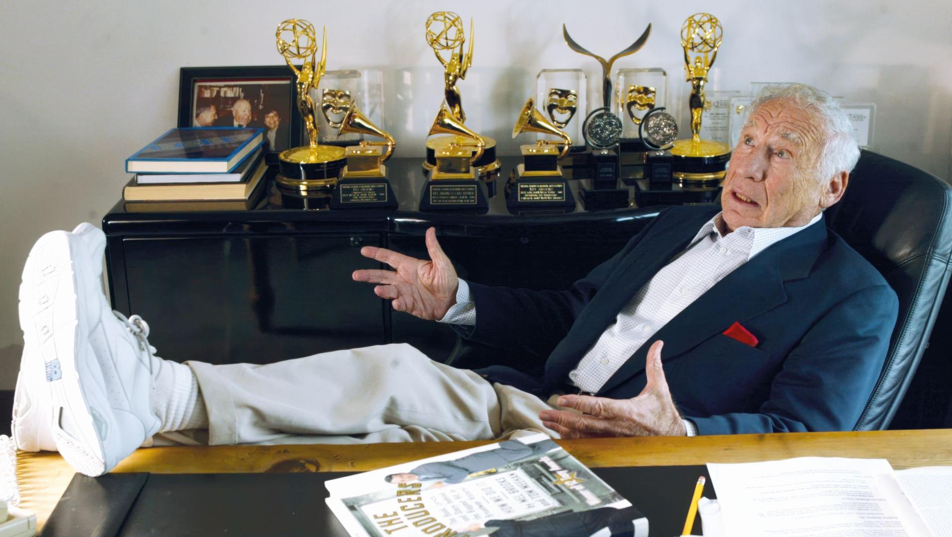 Brooks es una de las 22 personas que han ganado Emmy, Grammy, Oscar y Tony, los grandes premios de tele, música, cine y teatro en Estados Unidos.