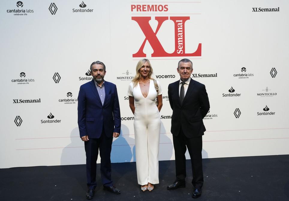 Jesús García Calero, director de ABC Cultural, la periodista Marta Robles y el escritor Lorenzo Silva.
