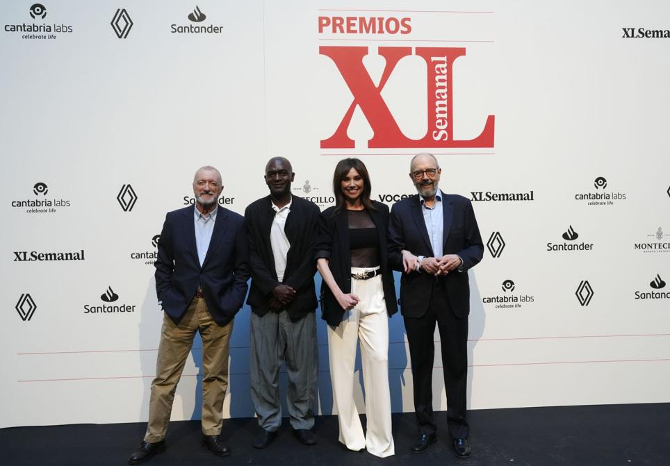 Arturo Pérez-Reverte, columnista de XLSemanal, el actor Emilio Buale, la presentadora Marta Flich y el actor Miguel Rellán.