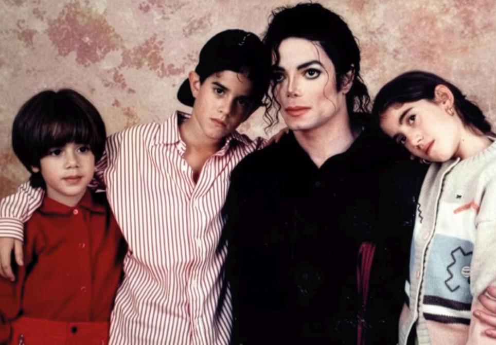 Michael Jackson con tres de los hermanos Cascio durante los años en los que presuntamente habría abusado de ellos.