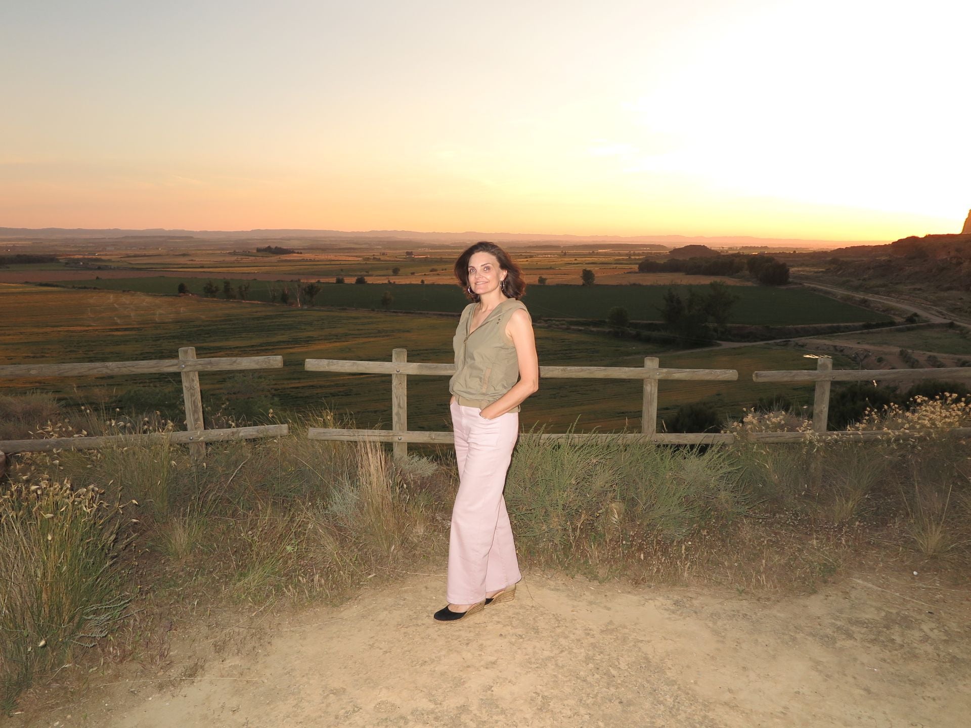 «Cuando estoy 'plof', me voy al monte de La Gabarda a ver la puesta de sol. Era mi lugar de juegos cuando era niña y donde entrenaba antes de una competición. Ya no puedo correr, pero este lugar me da fuerzas», dice Patricia. La zona fue repoblada a mediados del siglo XX por colonos que transformaron el desierto en regadío. «Mi familia materna vino en esa oleada. Les asignaron una casa, un terreno y un mulo».
