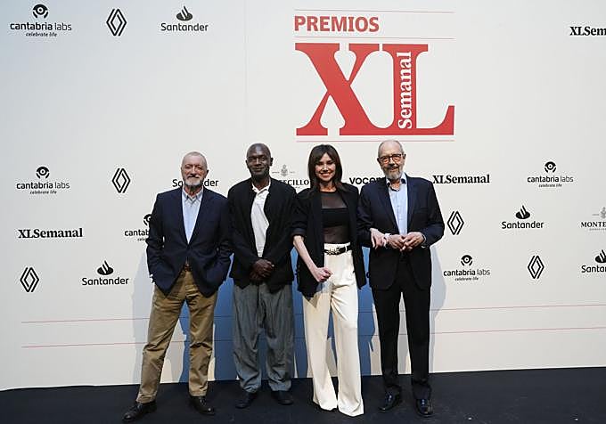 El escritor y académico Arturo Pérez-Reverte, el actor Emilio Buale, la presentadora Marta Flich y el actor Miguel Rellán posan en el 'photocall'.