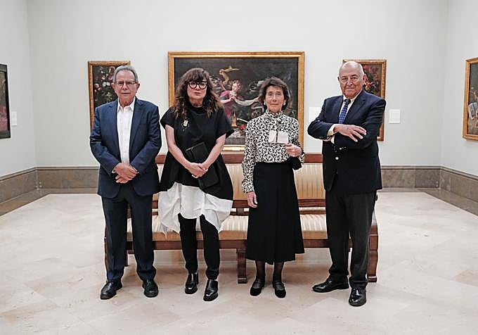 Los cuatro premiados, Corma, Coixet, O'Shea y Marina, posan en una de las estancias de la Academia de Bellas Artes de San Fernando, donde tuvo lugar la entrega de los galardones XLSemanal.