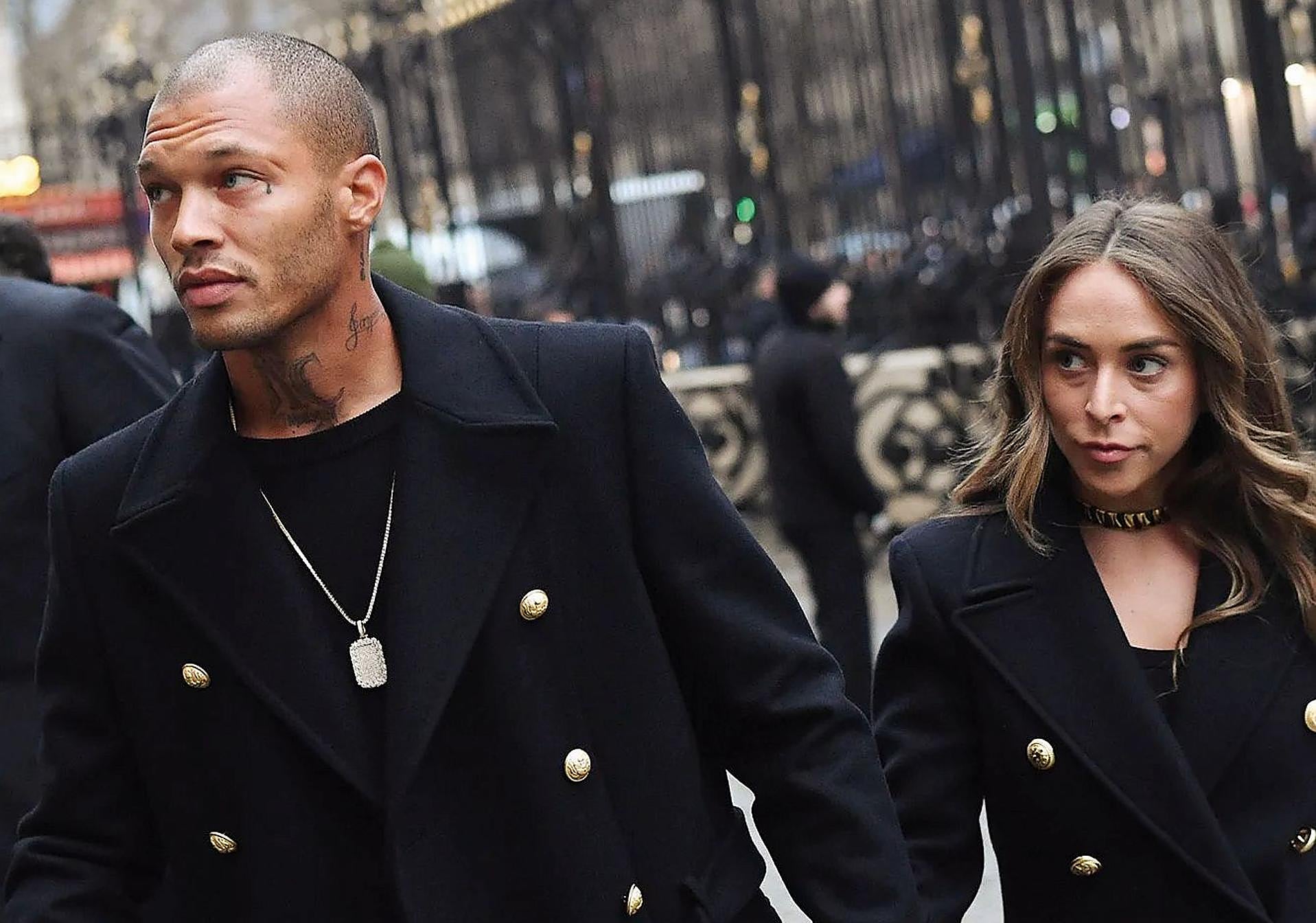 El modelo junto a Chloe Green, hija del dueño de Topshop, a la que conoció en Cannes.