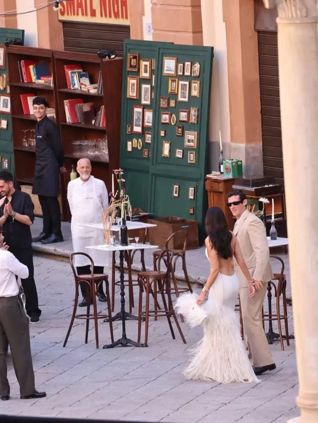 Celebraron su ceremonia previa a la boda en la Iglesia de la Cruz, donde, por supuesto, también montaron una librería.