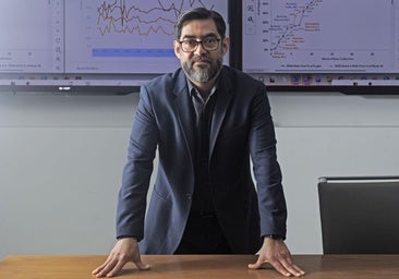 René Bautista, director de la Encuesta Social General de NORC, en sus oficinas de Chicago.