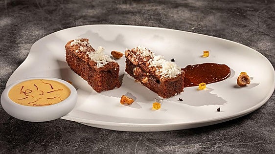 Pastel de chocolate y azafrán