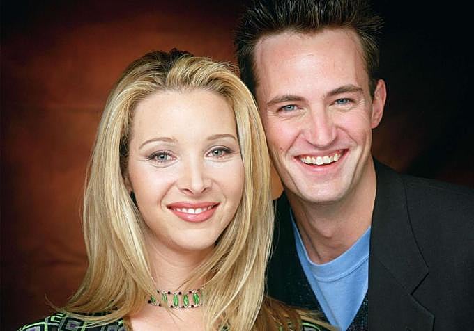 Lisa Kudrow junto con Matthew Perry en la primera temporada de 'Friends', en 1994.