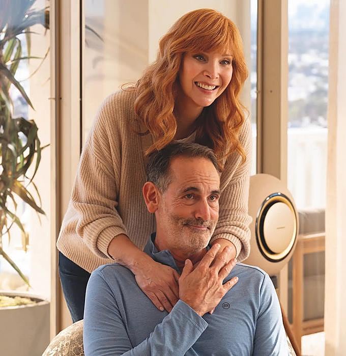 Kudrow en una escena de la serie, 'The comeback', con Damian Young, el actor que interpreta a su marido.